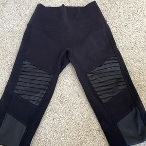 ALO YOGA Moto leggings size medium